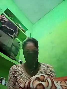 Snapshot of Uma_pande chatting on December 17, 6:13 pm Uma pande online show from December 17, 6:13 pm