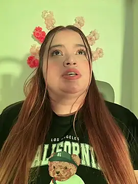 Snapshot of melanie_hh1 chatting on July 17, 6:49 pm melanie hh1 online show from July 17, 6:49 pm