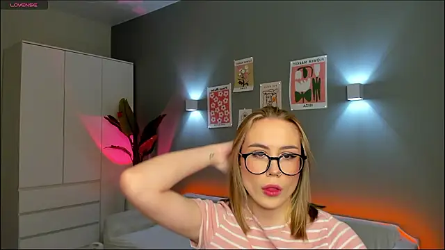 Aurelia Voss online show from February 4, 7:53 pm