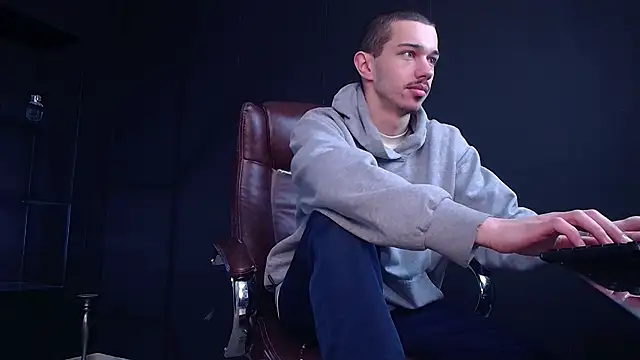 KaydenDrew online show from December 17, 5:23 am