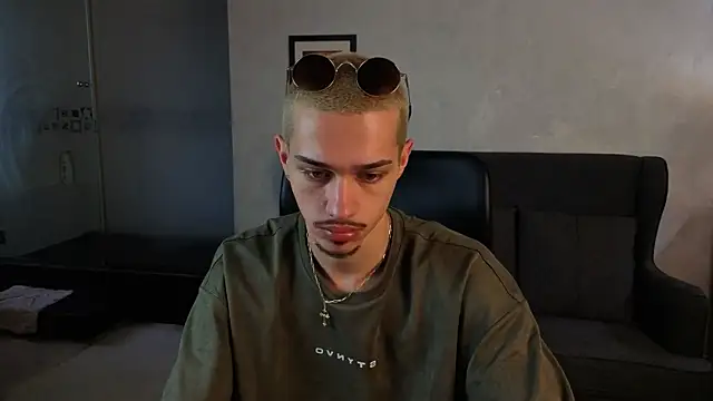 KaydenDrew online show from April 1, 4:58 am