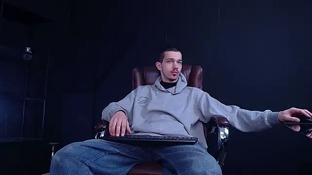 KaydenDrew online show from December 18, 5:23 am