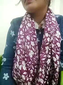 Snapshot of Meenu_rani7 chatting on December 18, 6:18 am Meenu rani7 online show from December 18, 6:18 am