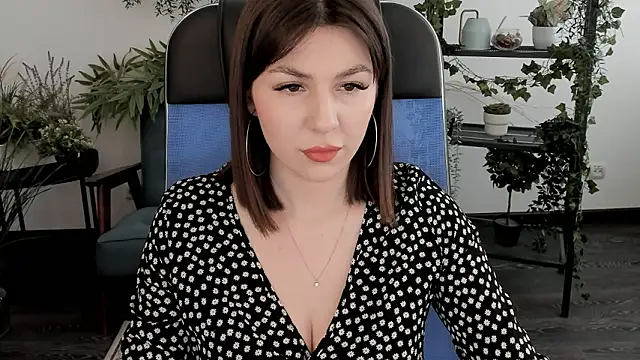 DiRosie online show from February 7, 8:33 am