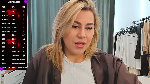 Roxi Joy online show from February 18, 10:55 am