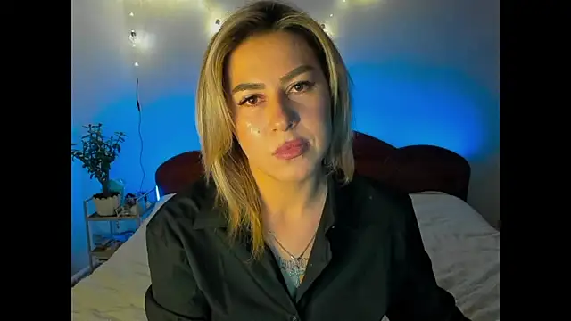 Roxi Joy online show from January 18, 5:27 pm