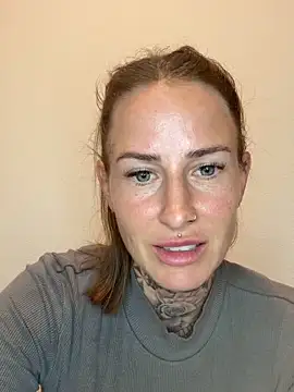 Klarry69 online show from April 10, 8:05 pm