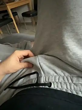 Snapshot of JamieLee008 chatting on December 18, 8:30 am JamieLee008 online show from December 18, 8:30 am