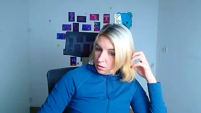 Snapshot of Lana_Foxyy chatting on December 19, 4:42 pm Lana Foxyy online show from December 19, 4:42 pm