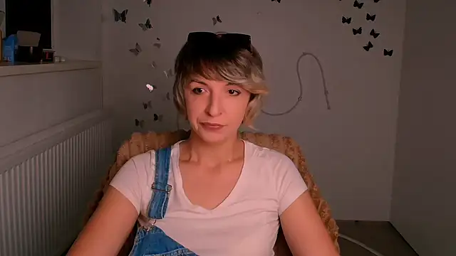 Snapshot of Lana_Foxyy chatting on June 18, 5:17 am Lana Foxyy online show from June 18, 5:17 am