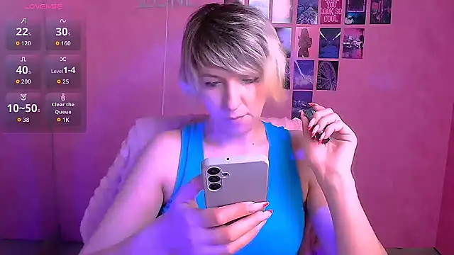 Lana Foxyy online show from April 2, 5:47 am