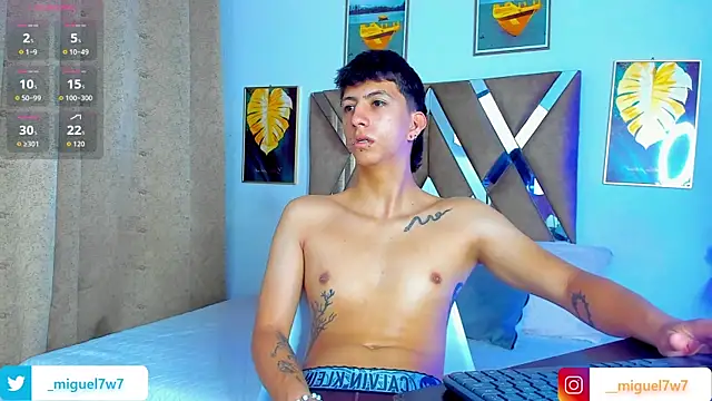 Snapshot of DaniiFoxx chatting on December 17, 12:21 pm DaniiFoxx online show from December 17, 12:21 pm