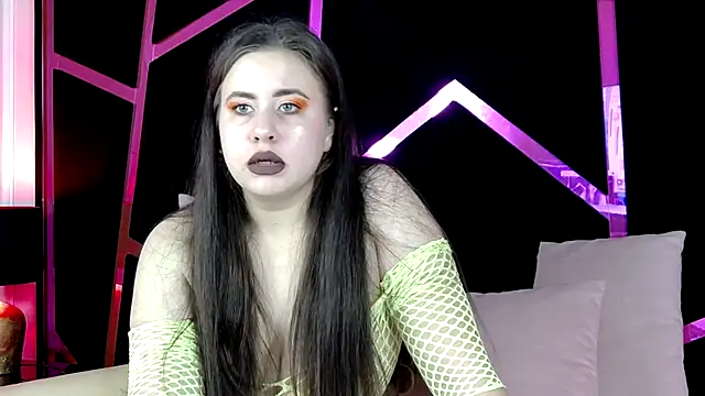 Snapshot of Lizzy_Spark chatting on December 22, 5:18 am Lizzy Spark online show from December 22, 5:18 am