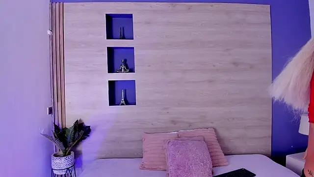 Snapshot of Danhia_hott chatting on January 15, 1:47 pm Danhia hott online show from January 15, 1:47 pm