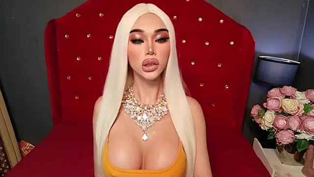 CelinaWintour online show from December 22, 5:24 pm