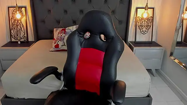 Snapshot of angelinemore chatting on December 17, 8:03 pm angelinemore online show from December 17, 8:03 pm