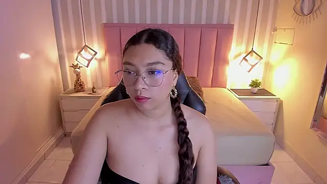 Snapshot of angelinemore chatting on March 7, 7:41 pm angelinemore online show from March 7, 7:41 pm
