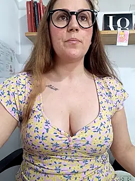Snapshot of SofiEsteves chatting on April 18, 7:29 pm SofiEsteves online show from April 18, 7:29 pm