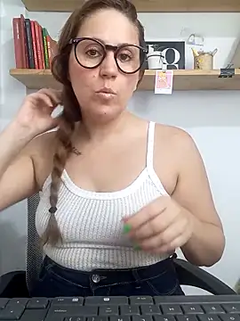 SofiEsteves online show from March 28, 1:23 pm