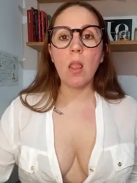 SofiEsteves online show from June 16, 1:00 pm