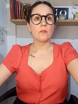 Snapshot of SofiEsteves chatting on June 1, 6:29 pm SofiEsteves online show from June 1, 6:29 pm