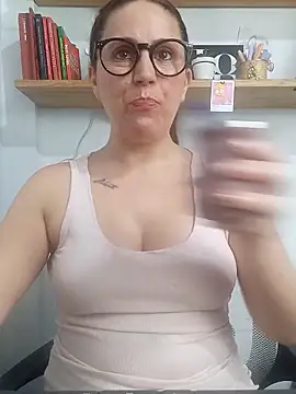 SofiEsteves online show from March 31, 1:13 pm