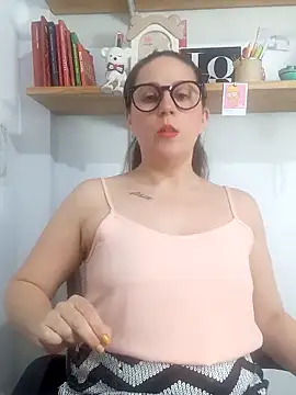Snapshot of SofiEsteves chatting on May 4, 6:11 pm SofiEsteves online show from May 4, 6:11 pm