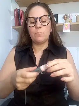 SofiEsteves online show from February 7, 8:50 pm