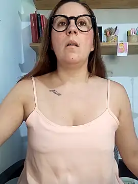 SofiEsteves online show from February 12, 12:05 pm