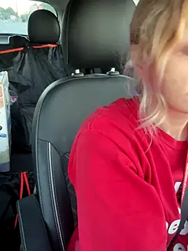 lindzybella online show from September 28, 11:50 am