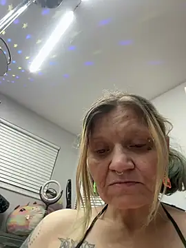 lindzybella online show from May 10, 2:48 am