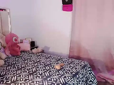 Snapshot of titania1502 chatting on December 17, 9:09 pm titania1502 online show from December 17, 9:09 pm