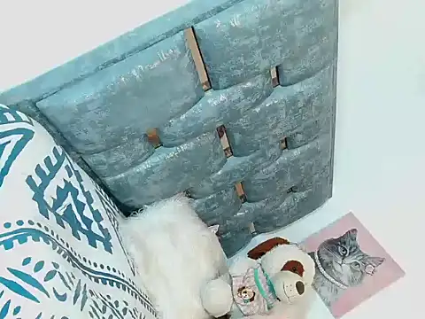 Snapshot of titania1502 chatting on January 8, 12:44 pm titania1502 online show from January 8, 12:44 pm