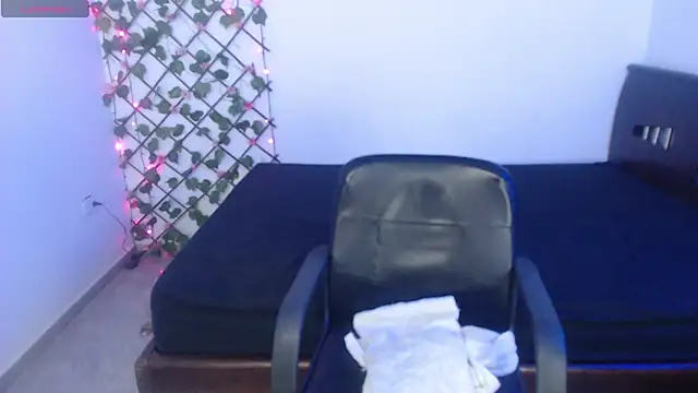 latin mommy  online show from December 22, 1:22 pm