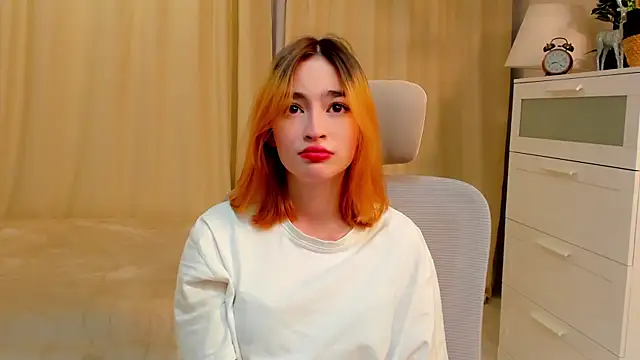 JuIianneDelfino online show from December 18, 12:09 pm