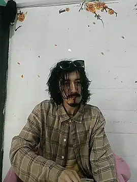 sk8-boy online show from March 7, 3:06 pm