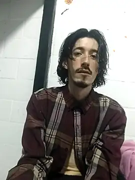 sk8-boy online show from April 13, 10:47 pm