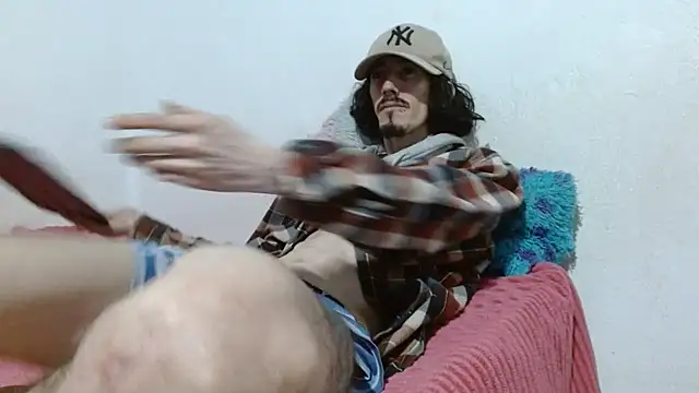 Snapshot of sk8-boy chatting on July 14, 2:05 am sk8-boy online show from July 14, 2:05 am