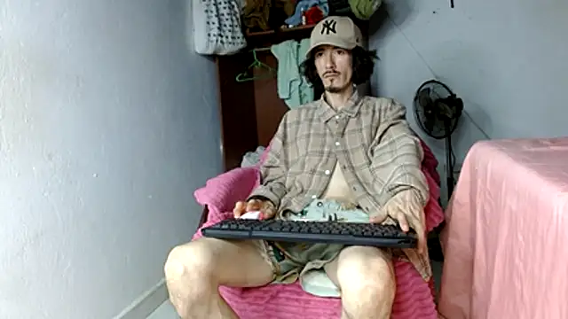 sk8-boy online show from April 5, 2:46 pm