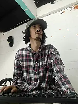 Snapshot of sk8-boy chatting on May 4, 3:59 pm sk8-boy online show from May 4, 3:59 pm