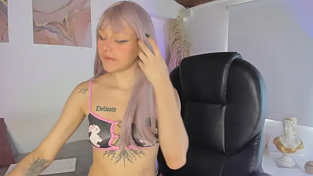 Amelie Wine online show from February 9, 3:32 pm