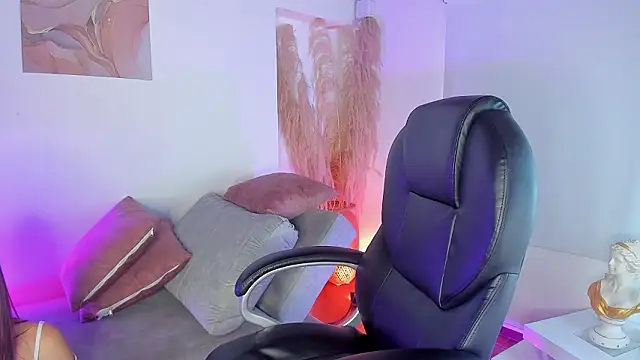 Amelie Wine online show from March 19, 4:18 pm