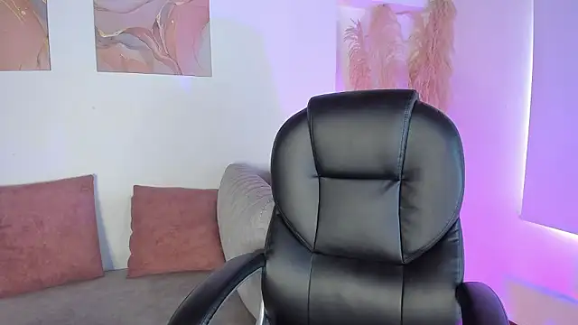 Amelie Wine online show from March 3, 2:13 pm