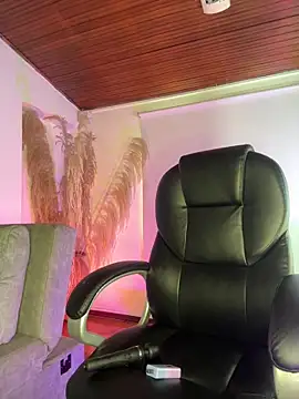 Amelie Wine online show from April 14, 4:12 pm