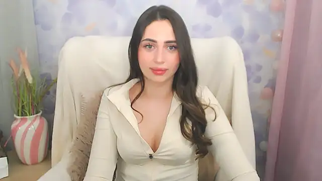 Snapshot of LarissaSweet21 chatting on April 26, 7:33 pm LarissaSweet21 online show from April 26, 7:33 pm