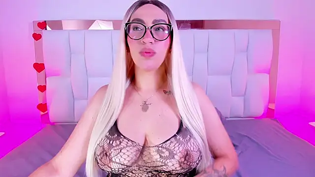 CamilleJuicy  online show from April 11, 12:31 pm