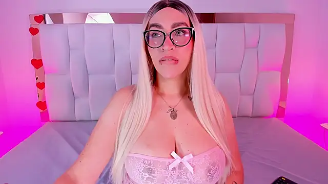 CamilleJuicy  online show from April 16, 12:06 pm