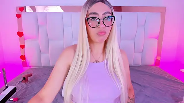 CamilleJuicy  online show from April 19, 12:50 pm