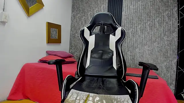 Snapshot of King_BBC09 chatting on December 18, 8:56 pm King BBC09 online show from December 18, 8:56 pm