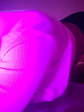 Snapshot of love_bitessss chatting on December 21, 5:58 pm love bitessss online show from December 21, 5:58 pm